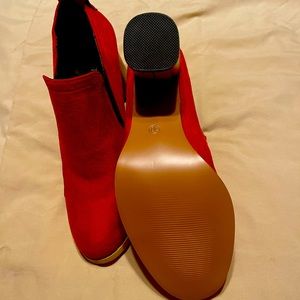 Tin tree angle boots never worn—smoke free environment